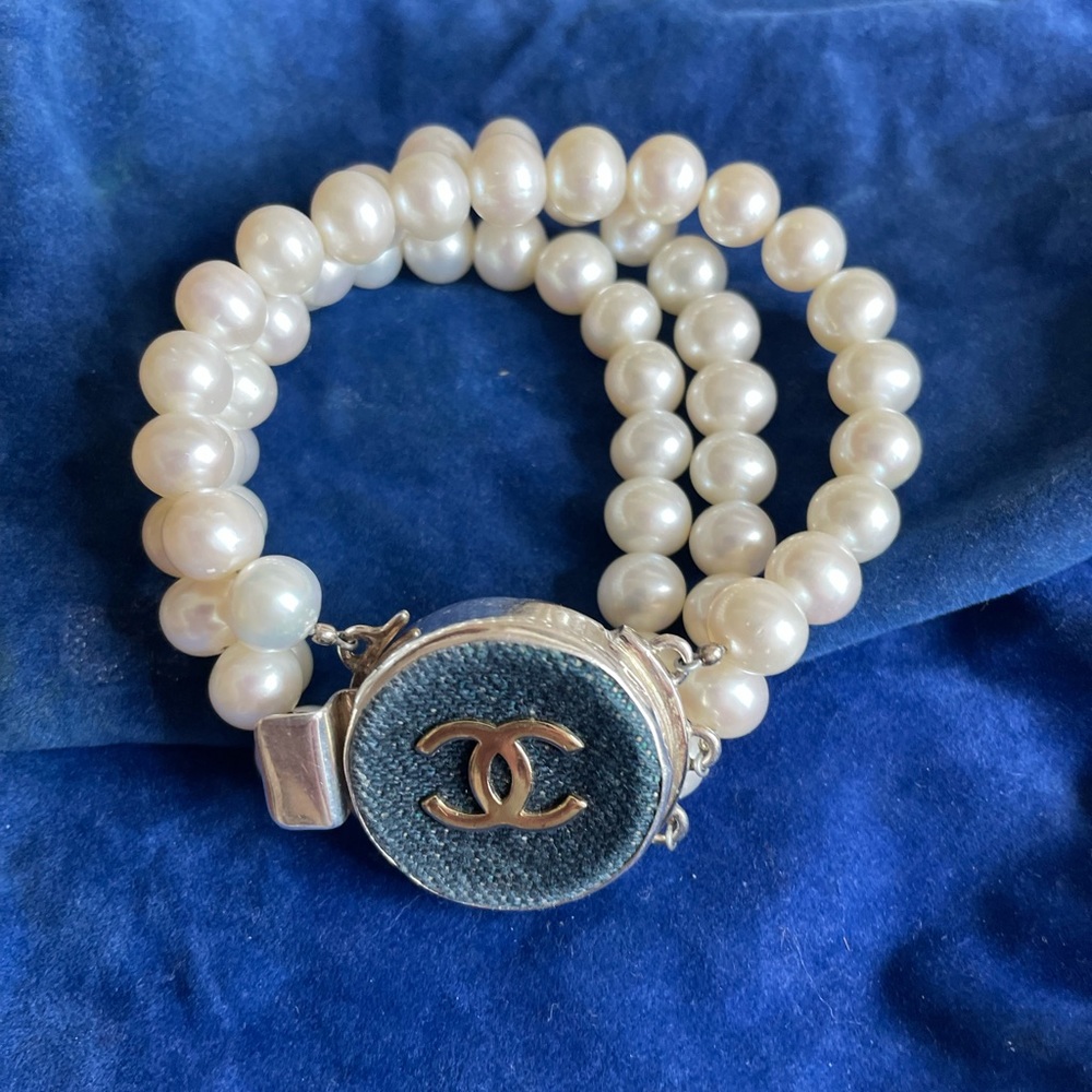 Val Colbert pearl button bracelet - Chanel